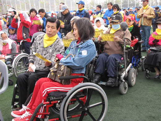 빈자리축제에 참석한 휠체어장애인들. ⓒ박종태&#13;&#10;