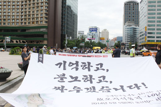 장례식 후 행진하는 모습.ⓒ에이블뉴스