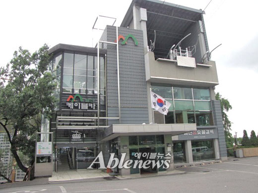 남산 케이블카 승강장 건물은 엘리베이터가 없어 장애인들이 이용하기 어렵다. ⓒ박종태