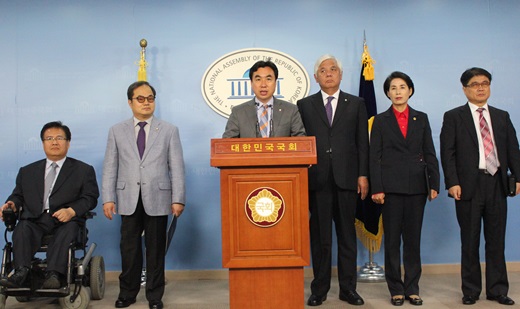 20일 국회 기자회견에서 전국 장애인 교육 비교조사 결과를 발표하는 윤관석 의원.ⓒ에이블뉴스