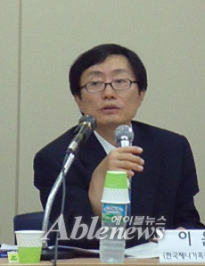 한국제나가족지원센터 이윤수 이사장. ⓒ에이블뉴스