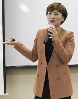 지난 15일 서울지방경찰청이 개최한 '발달장애인법 제정에 따른 경찰의 역할과 사명' 강연에서 박하연 경사가 발표를 하고 있다. ⓒ에이블뉴스